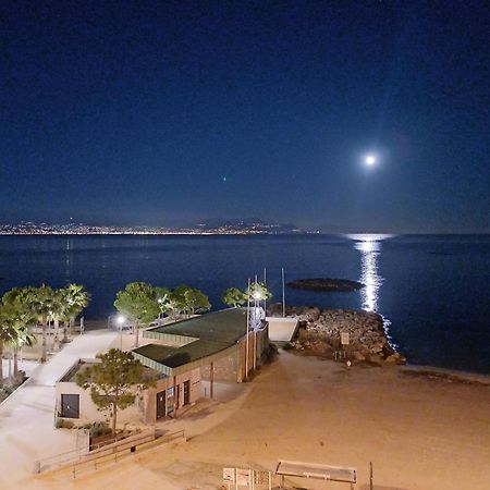 Ferienwohnung Antibes: A Nest Perched On The Sea! Exterior foto