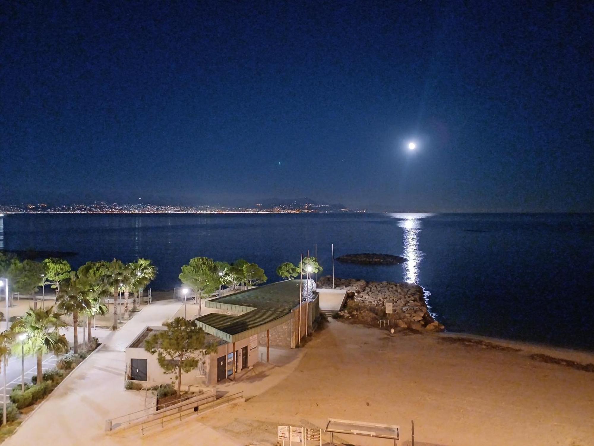 Ferienwohnung Antibes: A Nest Perched On The Sea! Exterior foto